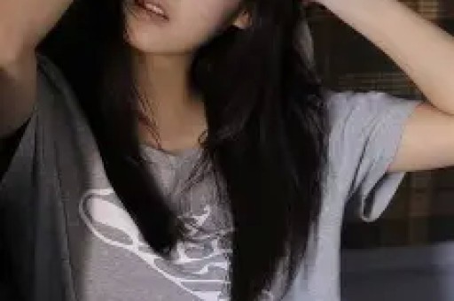 33岁男星刚红就塌房！牵手小3岁女星甜蜜逛街女方疑似有男友